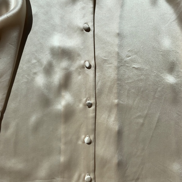 Petite Studio NYC x Suggyl Remi Satin Effect Shirt, S, LNWOT, Buttermilk/Cream - Picture 5 of 13